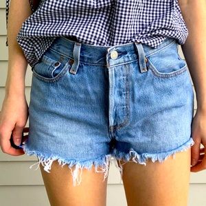 LEVI 501 W 27 Frayed Button Up Denim Jean Short